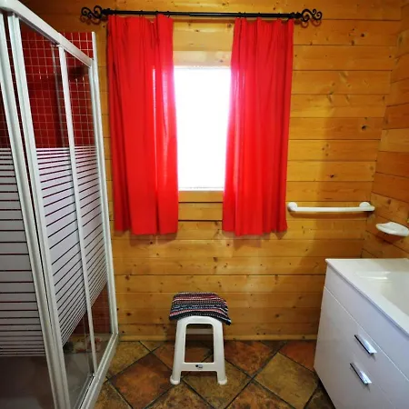 Chalet De Madera Piscina Privada Solo Familias Ii Holiday home