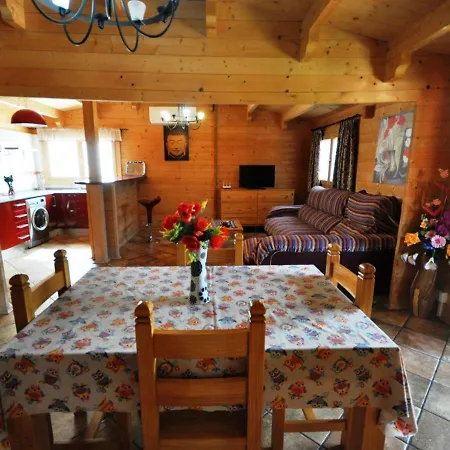 Chalet De Madera Piscina Privada Solo Familias Ii Holiday home *